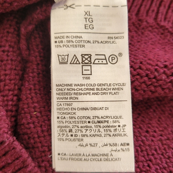 Old Navy Women's Maroon and Cream Fair Isle Sweater Size XL - Picture 5 of 5